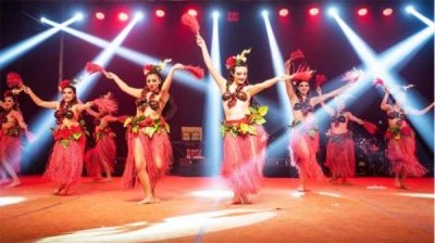 Танцевальные коллективы из 11 стран на фестивале "Золотая пыль" в Челопече