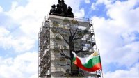 Баннер, иллюстрирующий европейский путь Болгарии, покрыл Памятник советской армии