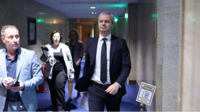 Партия "Возрождение" намерена заслушать в парламенте министра финансов
