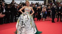 Мария Бакалова на фестивале в Каннах в платье, разрисованном болгаркой