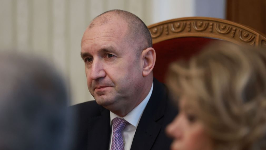 Продолжаются консультации у президента после отставки правительства