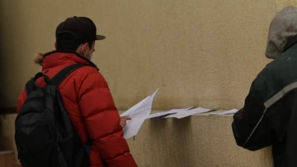 По семь безработных борются за одно рабочее место