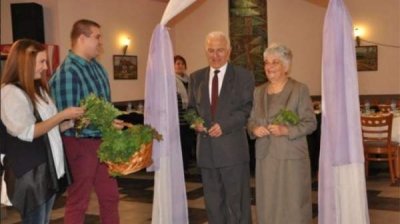 125 пар-&laquo;ветеранов&raquo; в супружеском союзе, обновили свои свадебные клятвы в Разлоге