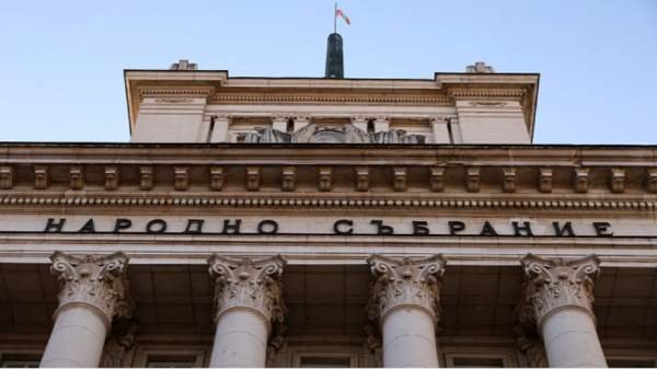 В парламент входит новая партия, правящее большинство сократилось до 121 депутата