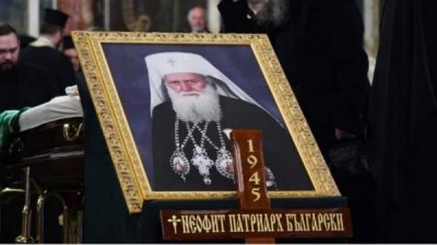 Отпевание блаженнопочившего Болгарского патриарха и крестный ход
