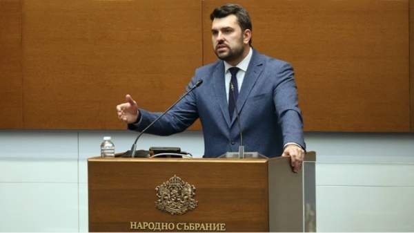 Глава МИД призвал не политизировать случай с судном 