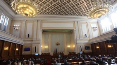 На политическом небосклоне все спокойно &ndash; слева маневры, справа &ndash; новая попытка объединения