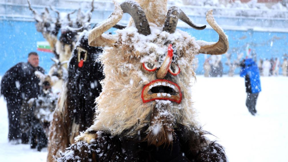 Живая магия и традиции на фестивале кукерских игр в Симитли