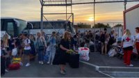 Центр в Элхово закрывается, украинских беженцев переводят в базы и отели