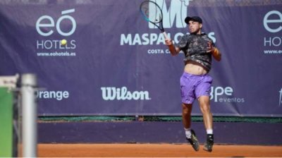 Адриан Андреев вышел в четвертьфинал турнира в Испании