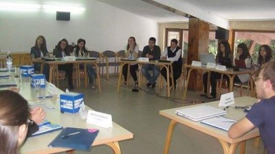Студенты вступают в роль политиков